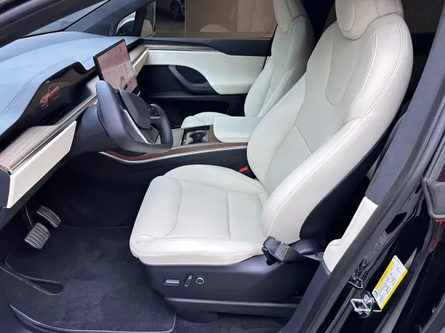Tesla Model X — Фото автомобиля 5