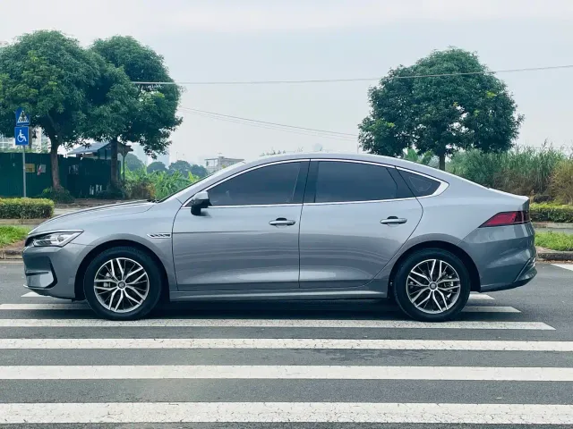 BYD Qin PLUS — Фото автомобиля 8