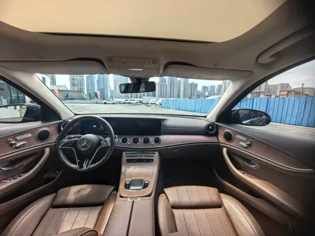 Mercedes-Benz E-Class — Фото автомобиля 12