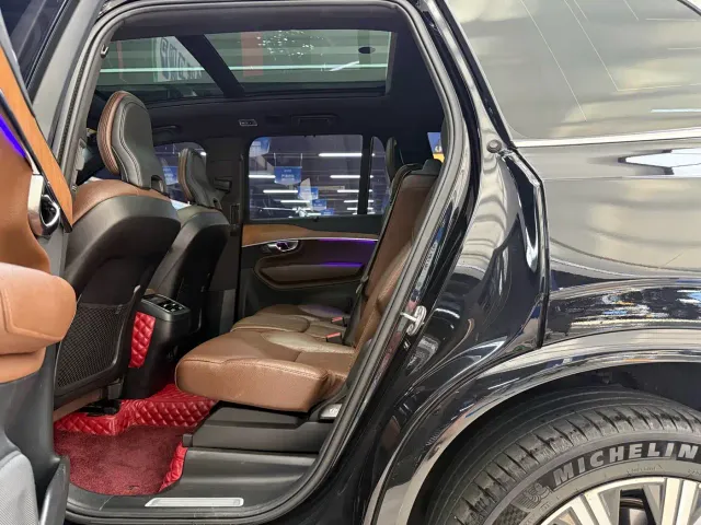 Volvo XC90 — Фото автомобиля 5