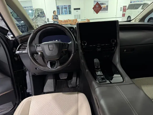 Toyota Vellfire — Фото автомобиля 7