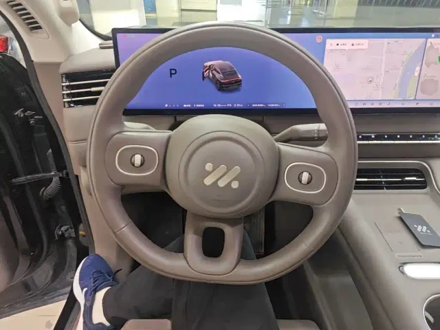 IM Motors LS6 — Фото автомобиля 10