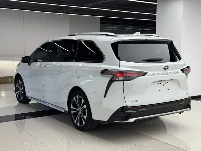 Toyota Granvia — Фото автомобиля 10