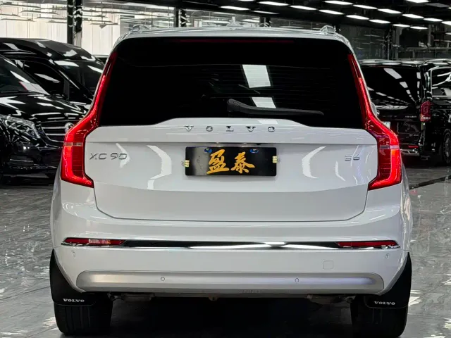 Volvo XC90 — Фото автомобиля 6