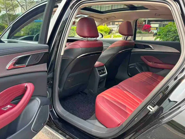 Hongqi H5 — Фото автомобиля 8