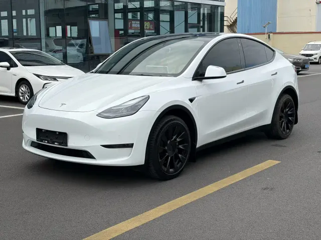Фотография автомобиля — Tesla Model Y