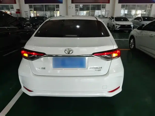 Toyota Corolla — Фото автомобиля 5