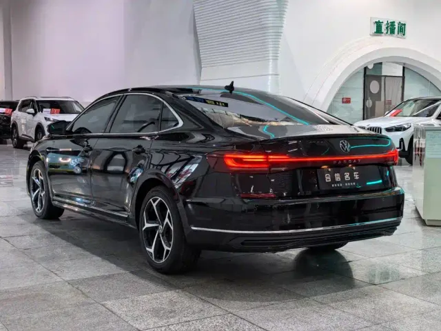 Volkswagen Passat — Фото автомобиля 4