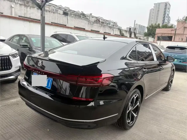 Volkswagen Passat — Фото автомобиля 9