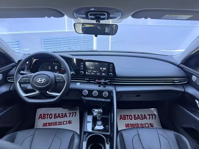 Hyundai Elantra — Фото автомобиля 16