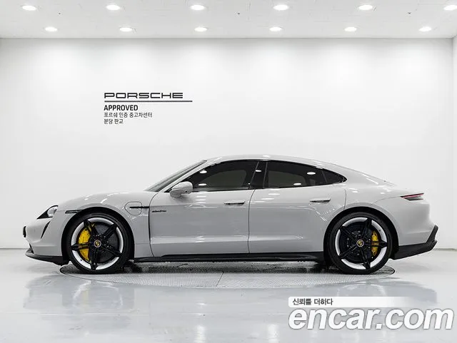 Porsche Taycan — Фото автомобиля 6
