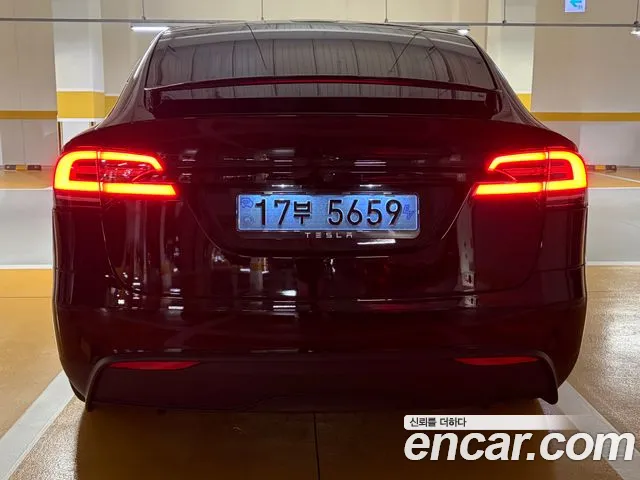 Tesla Model X — Фото автомобиля 5