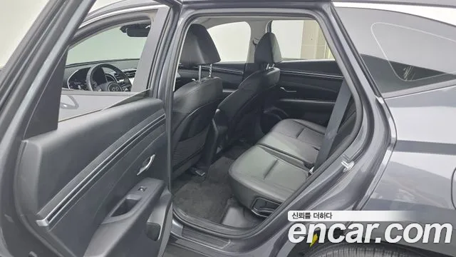 Hyundai Tucson Tucson (NX4) Дизель 2.0 2WD — Фото автомобиля 11