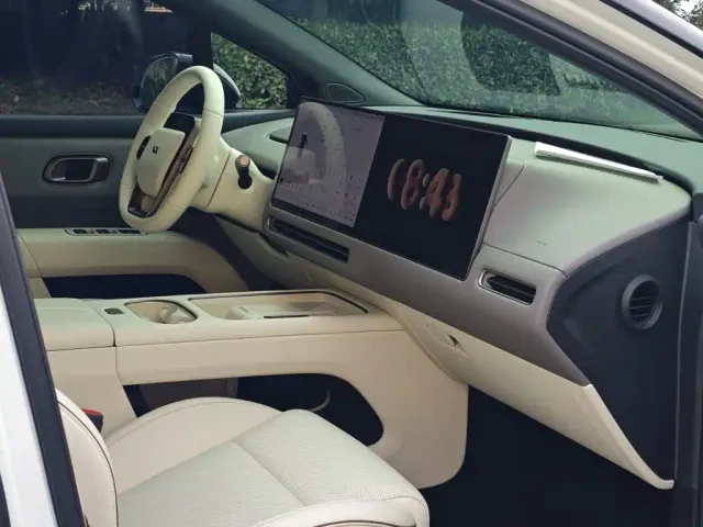 Li Auto i6 — Фото автомобиля 10