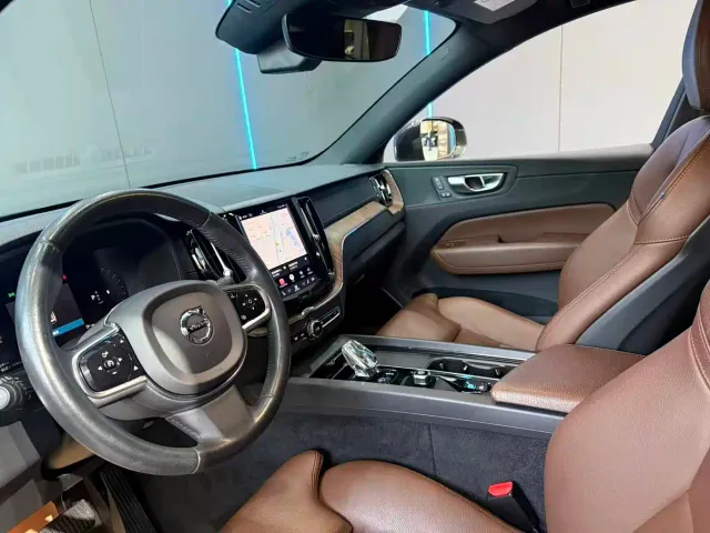 Volvo XC60 — Фото автомобиля 11