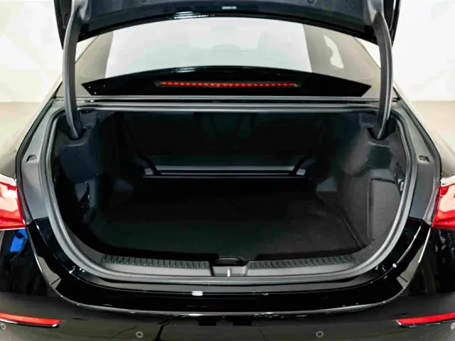 Mercedes-Benz E-Class — Фото автомобиля 23