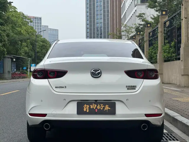 Mazda Axela — Фото автомобиля 21