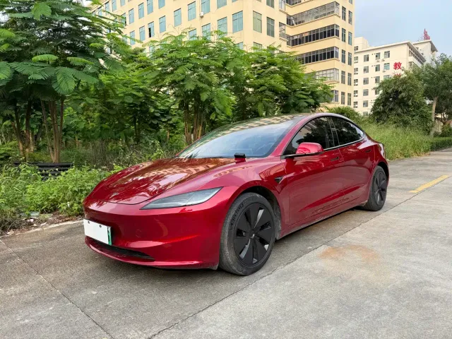 Фотография автомобиля — Tesla Model 3