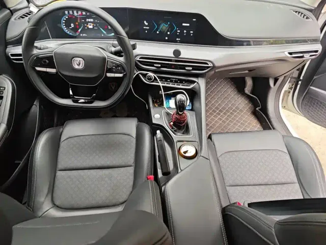 Changan Eado — Фото автомобиля 5