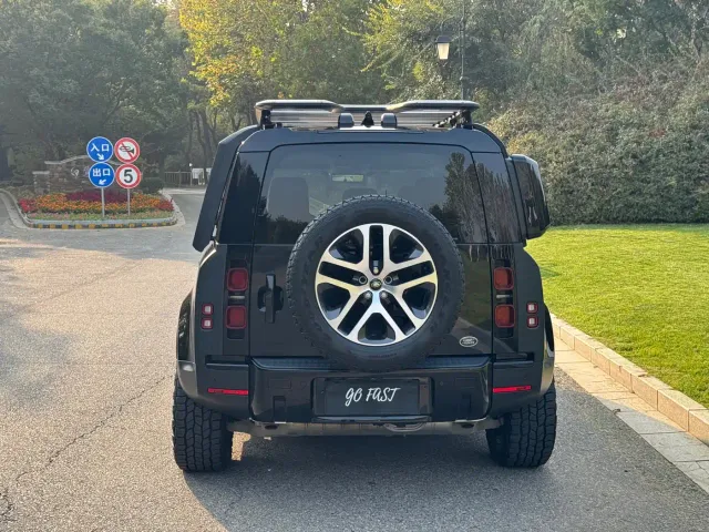 Land Rover Defender — Фото автомобиля 4