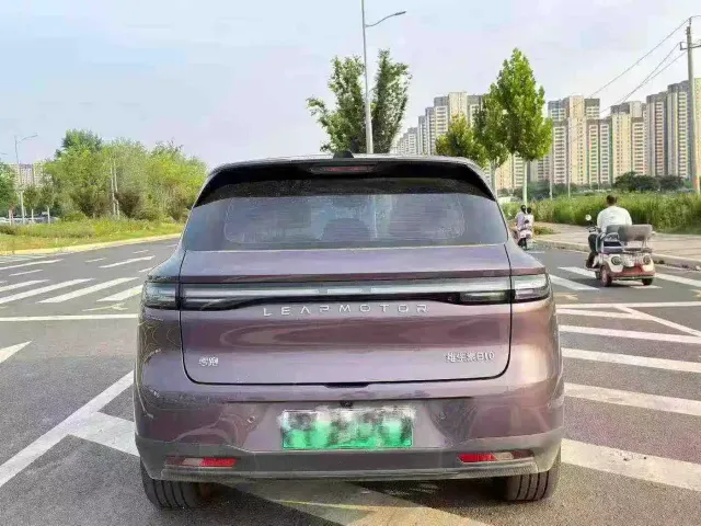 Leapmotor B10 — Фото автомобиля 8