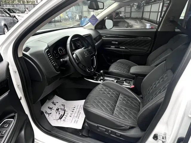 Mitsubishi Outlander — Фото автомобиля 7