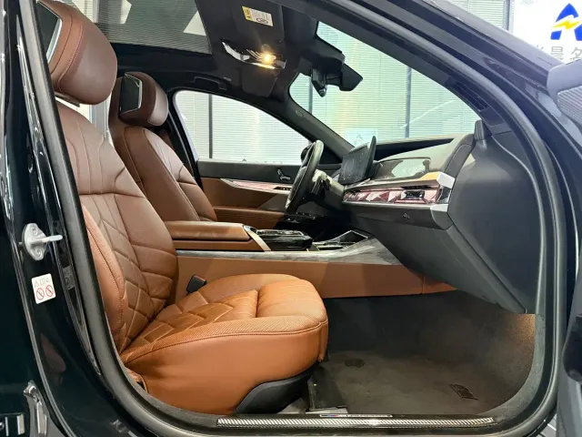 BMW 7 Series — Фото автомобиля 8