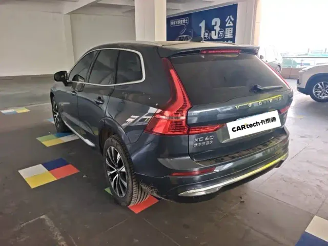 Volvo XC60 — Фото автомобиля 12