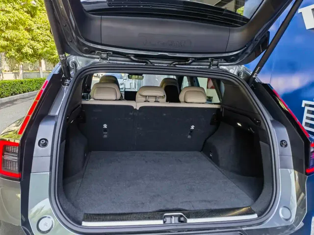Volvo XC70 Plug-in Hybrid — Фото автомобиля 6