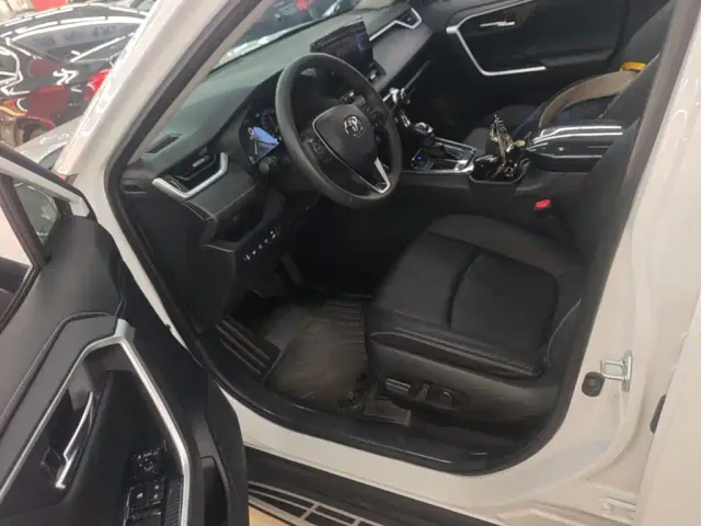 Toyota RAV4 — Фото автомобиля 14