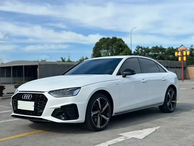 Фотография автомобиля — Audi A4L
