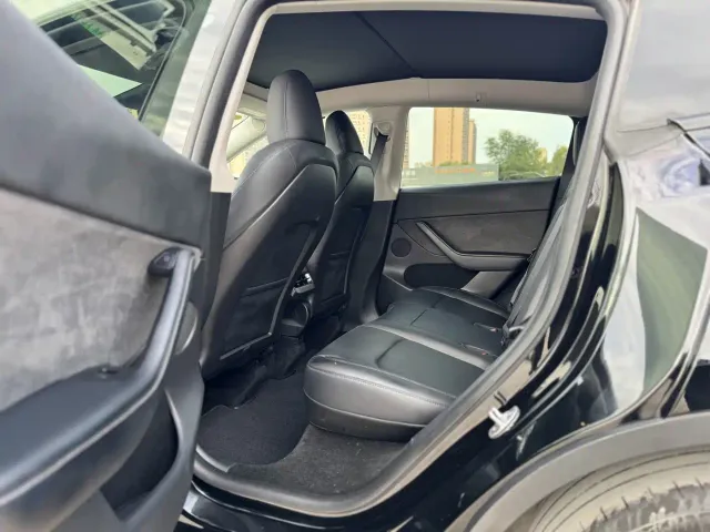 Tesla Model Y — Фото автомобиля 6