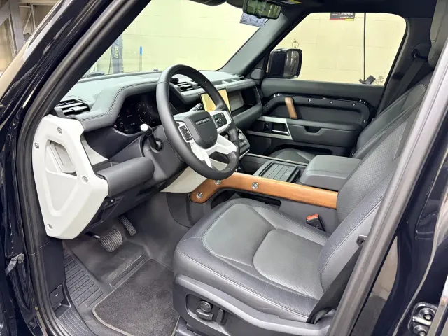 Land Rover Defender — Фото автомобиля 6