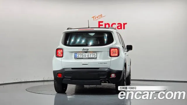Jeep Renegade — Фото автомобиля 4