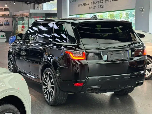 Land Rover Range Rover Sport — Фото автомобиля 4