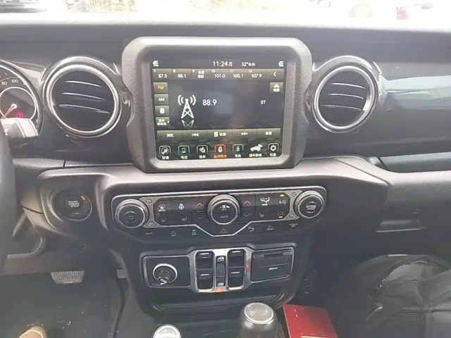 Jeep Wrangler — Фото автомобиля 12