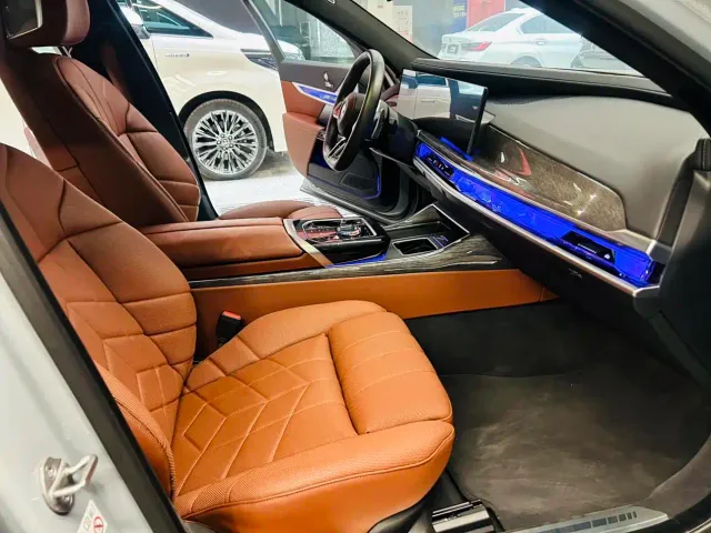 BMW 7 Series — Фото автомобиля 21