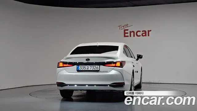 Lexus ES Generation 7 — Фото автомобиля 4