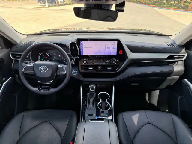 Toyota Highlander — Фото автомобиля 6