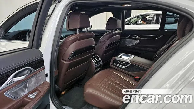 BMW 7-Series — Фото автомобиля 20