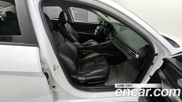 Hyundai AVANTE Avante (CN7) — Фото автомобиля 13