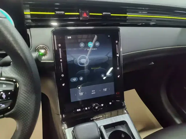 Roewe RX5 — Фото автомобиля 8