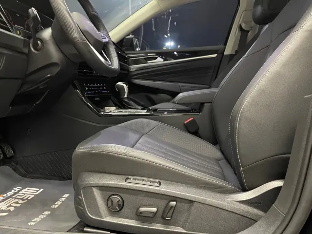 Volkswagen Passat — Фото автомобиля 10