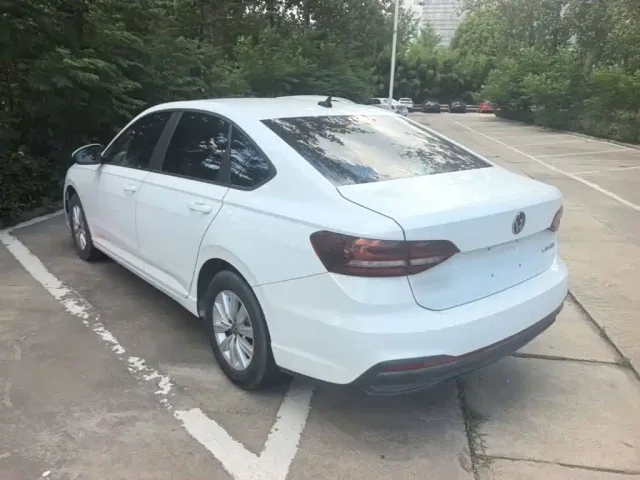 Volkswagen Lavida — Фото автомобиля 4