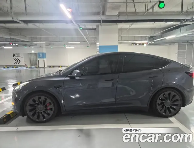 Фотография автомобиля — Tesla Model Y