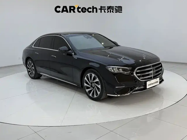 Mercedes-Benz E-Class — Фото автомобиля 2