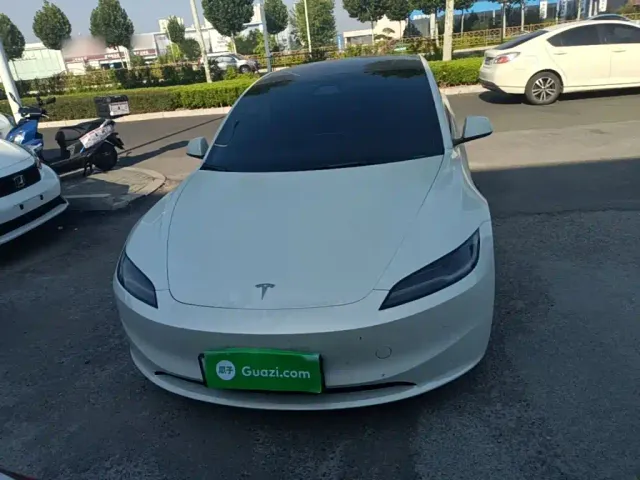 Tesla Model 3 — Фото автомобиля 2