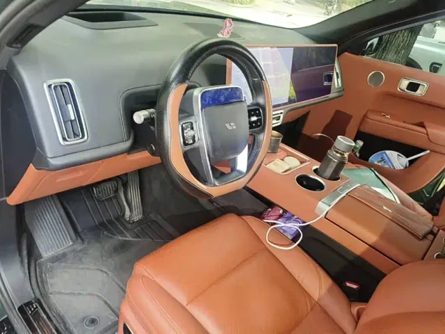 Li Auto L8 — Фото автомобиля 11
