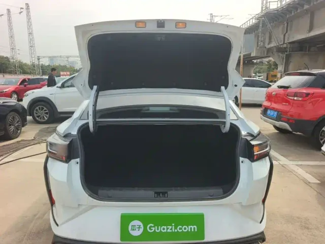 Dongfeng Yixuan — Фото автомобиля 18