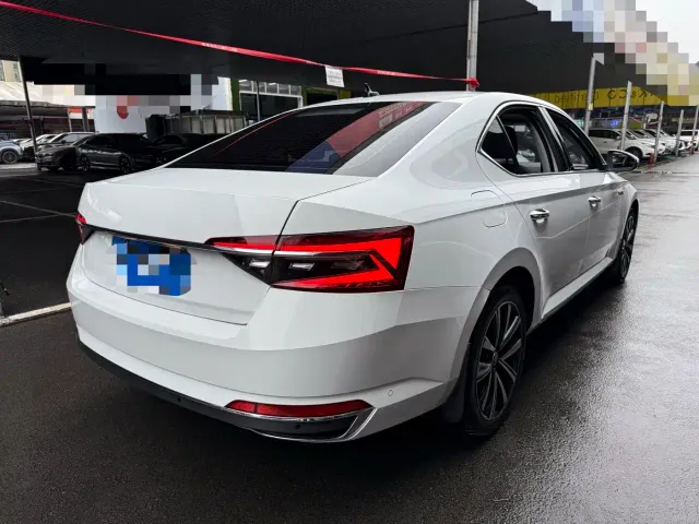 Skoda Superb — Фото автомобиля 17